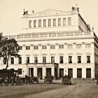 Lata 1867-1869. W XIX wieku gmach opery dotknęły dwa pożary po których wykonano...