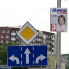 Nieleganie wiszące plakaty wyborcze. Plakat Renaty Granowskiej wisi na ślubie przy...