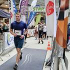 Sky Tower Run. Wyścig na szczyt najwyższego budynku we Wrocławiu  Autor: k