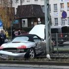 Utrudnienia dla pasażerów MPK. Porsche wpadło na torowisko  Autor: Czytelniczka