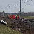 Wypadek pociągu Kolei Dolnośląskich i samochodu ciężarowego pod Rawiczem  Autor: Straż...