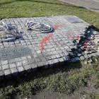 Pomnik ku czci Chińczyków z Tian’anmen (Pomnik ofiar pacyfikacji na placu Tiananmen) –...