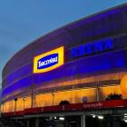 Montaż podświetlenia znaku z nową nazwą Stadionu Wrocław zakończony  Autor: Tarczyński