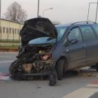 Wypadek na obwodnicy Leśnicy. Po zderzeniu z ciężarówką jedna osoba ranna  Autor:...