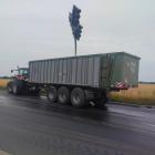 Wrocław: Zablokowany wyjazd z miasta po nietypowym zdarzeniu z traktorem  Autor: Pomoc...