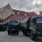 Wolontariusze Caritas Archidiecezji Wrocławskiej wraz z żołnierzami Wojsk Obrony...