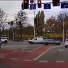 Tramwaj jechał wprost w auto! Szokujące nagranie wypadku na Hubskiej  Autor: Pomoc...