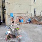 Mieszkańcy sami remontują podwórko w centrum Wrocławia  Autor: Robert Kierzkowski