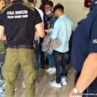 Wycieńczeni nielegalni imigranci leżeli na podłodze busa  Autor: Policja Dolnośląska