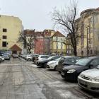 Ofiar Oświęcimskich - parking w podwórzu   Zobacz następne miejsca na kolejnym slajdzie...