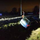 Na przejeździe kolejowym na ulicy Chałupniczej we Wrocławiu samochód osobowy zderzył...