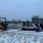 Samochód MPK utknął w śniegu na torowisku  Autor: Korespondenci MPK