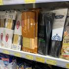  Włoskie makarony. Dużą furorę robią makarony barwione sepią - przykładowo Tagliatelle...