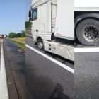 Autostrada A4 znów zablokowana. Tir uderzył bariery, rozlany płyn  Autor: Tomek Arcisz