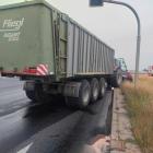 Wrocław: Zablokowany wyjazd z miasta po nietypowym zdarzeniu z traktorem  Autor: Pomoc...