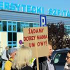 Protest przeciw likwidacji szpitala w Strzelinie. Wcześniej dyrekcja szpitala przy...