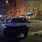 Wypadek na placu Jana Pawła II. Samochód wjechał w ludzi  Autor: Czytelnik