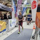 Sky Tower Run. Wyścig na szczyt najwyższego budynku we Wrocławiu  Autor: k
