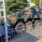 Wrocław: Niecodzienny wypadek - opancerzony wóz rozjechał forda  Autor: Aleksandra...