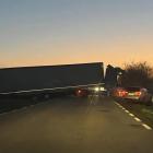 Tir zablokował drogę pod Wrocławiem  Autor: Pomoc drogowa AUTO-HARD