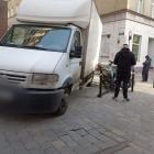 Kłótnia ze strażnikami miejskimi koło Rynku. Dostawczak zablokował ulicę  Autor: Straż...