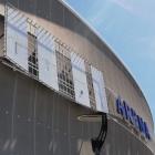 Tarczyński Arena Wrocław - montaż nowego logo