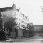 W obrębie miasta od 1903 na części trasy od dworca do Mostu Osobowickiego kolejka...