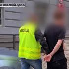 Doprowadzenie do prokuratury osób związanych ze śmiercią nastolatka  Autor: Policja