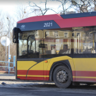 MPK (autobus). Obecnie z Dworca Głównego PKP do Hali Stulecia dojedziemy wyłącznie...