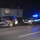 Wjechał w mur, zgubił koło i uciekał na piechotę  Autor: KWP Wrocław