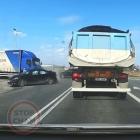 Lexus rozbił się o ciężarówkę pod Wrocławiem  Autor: STOP CHAM