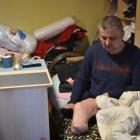 Pan Jacek Bednarski jest po udarze, ma tylko jedną nogę sprawną. Uszkodzono mu wózek...