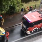 Wrocław: Kierowca BMW rozbił auto na słupie. Może mówić o szczęściu  Autor: Pomoc...