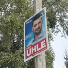 Plakat Piotra Uhle ciągle wisi na słupie na ul. Krajewskiego.  Autor: Michał Gigołła