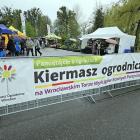 Trwa Kiermasz ogrodniczy we Wrocławiu. Pogoda nie przeszkadza odwiedzającym  Autor: k