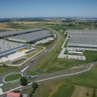 Wizualizacja budowanych hal magazynowych V Logistics Centre i ronda turbinowego w...