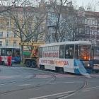 Poranne kłopoty pasażerów MPK Wrocław. Objazdy i autobusy po wykolejeniu  Autor: Czytelnik