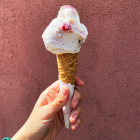 Polish Lody (pl. Bema 3, Oławska 11, Olimpia Port, Wroclavia): mascarpone z owocami...