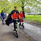 Wrocław: Do ślubu na hulajnodze. Nietypowy pomysł wrocławian  Autor: k