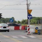 Skrzyżowanie Kosmonautów i Fieldorfa - kłopotliwa organizacja ruchu zastępczego  Autor:...