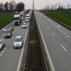 Kilkudziesięciokilometrowe korki na A4. Urwane koło i ruch przedświąteczny  Autor:...