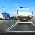 Lexus rozbił się o ciężarówkę pod Wrocławiem  Autor: STOP CHAM