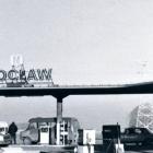 Rok 1987 - stacja paliw przy autostradzie  Autor: fotopolska.eu