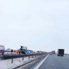 Zablokowana autostrada A4. W kabinie uwięziony kierowca ciężarówki  Autor: Czytelnik