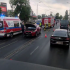 Wypadek na Krakowskiej. W zderzeniu osobówek i tramwaju jedna osoba ranna  Autor:...