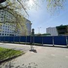 Trwa rozbiórka stacji paliw BP i wielopoziomowego parkingu przy ulicy Swobodnej we...
