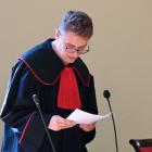 Prokurator Piotr Sury odczytał akt oskarżenia. Zarzuca w nim Przemysławowi H. zabójstwo...