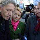 Krzysztof Mieszkowski, Małgorzata Tracz i Wojciech Browarny protestują przeciwko...