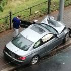 Wrocław: Kierowca BMW rozbił auto na słupie. Może mówić o szczęściu  Autor: Pomoc...