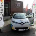 W marcu na ulicach Wrocławia pojawi się 40 nowych samochodów Renault ZOE  Autor: Artur...